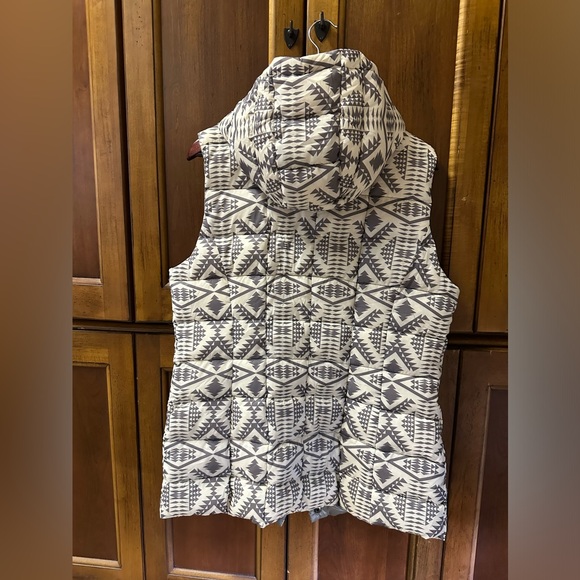 Womens Pendleton Raincoat and down vest - Picture 4 of 6